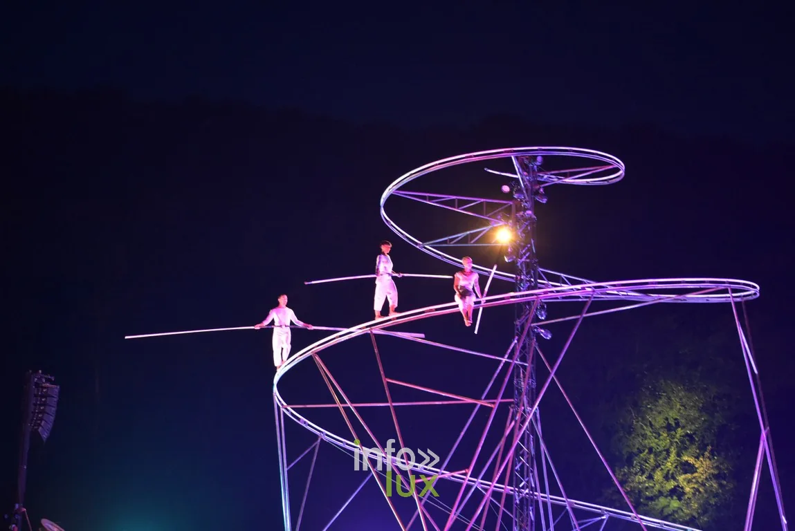« Bleue Volute », de Minuit Compagnie, au festival de Chassepierre 2026.