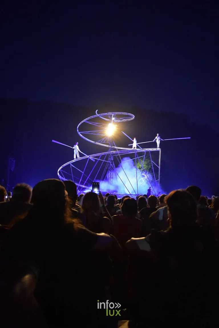 « Bleue Volute », de Minuit Compagnie, au festival de Chassepierre 2026.