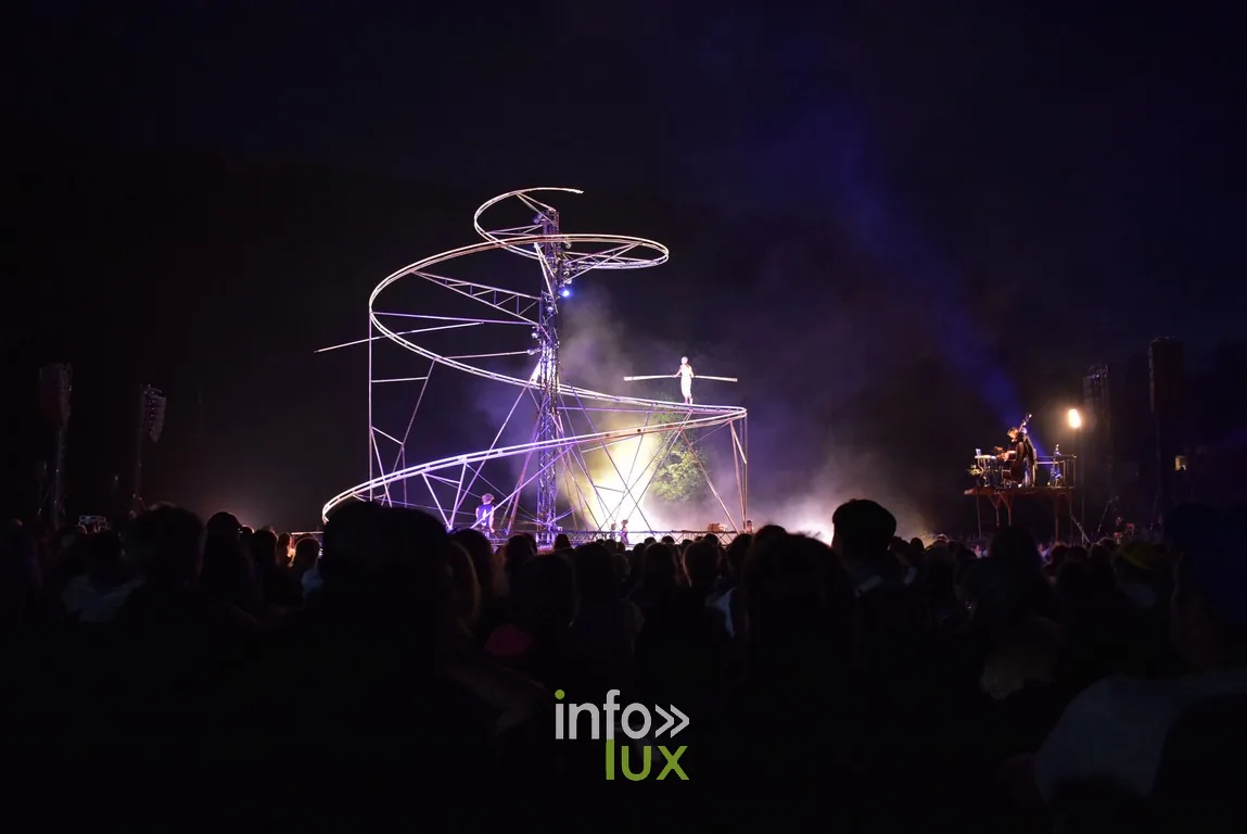 « Bleue Volute », de Minuit Compagnie, au festival de Chassepierre 2026.