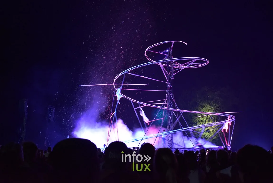 « Bleue Volute », de Minuit Compagnie, au festival de Chassepierre 2026.