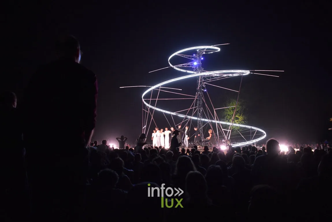 « Bleue Volute », de Minuit Compagnie, au festival de Chassepierre 2026.