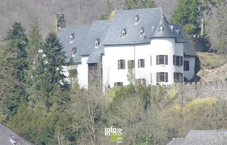 Château de Stolzembourg : les ruines au-dessus de l’Our et de l’ancienne mine de cuivre