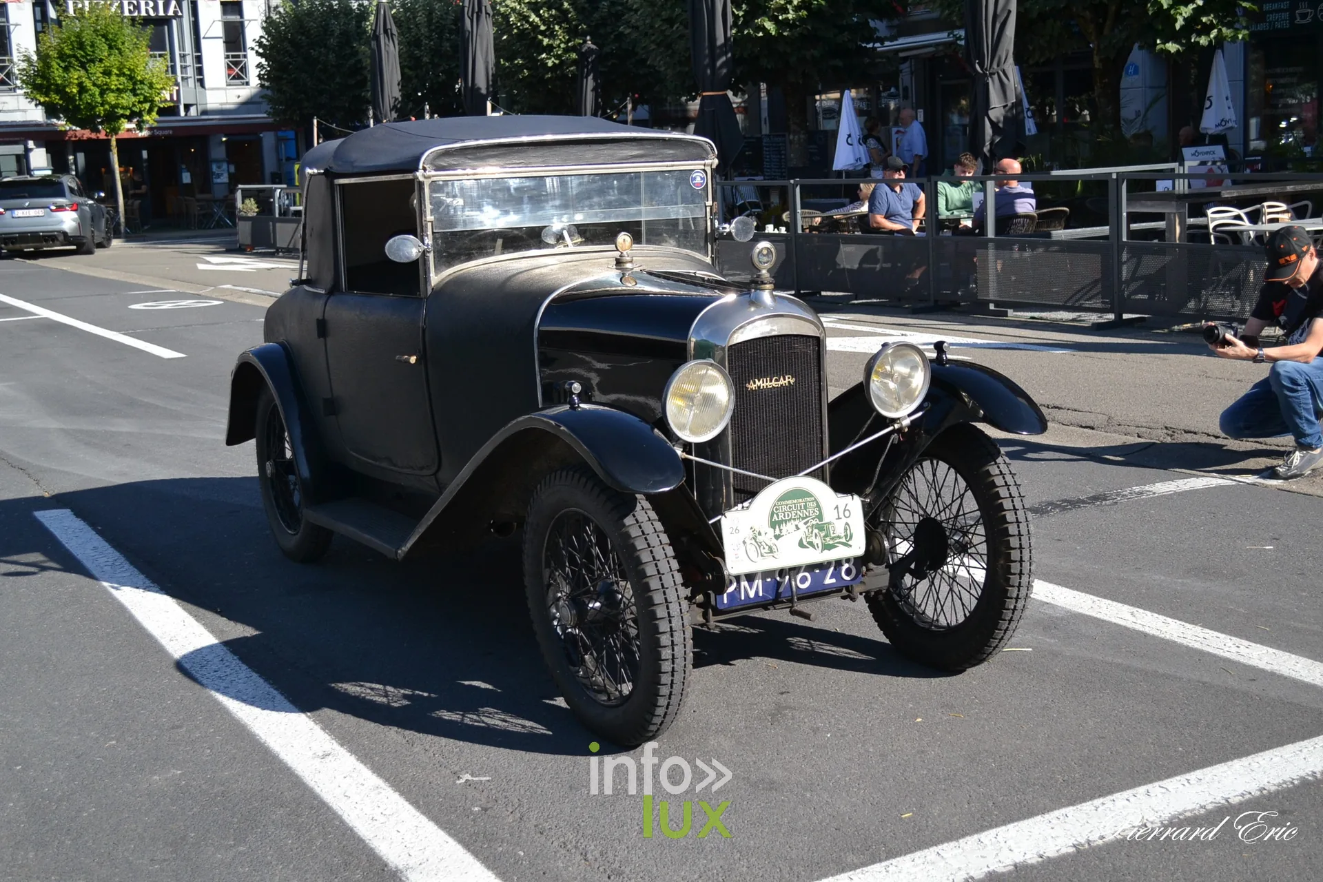 Voiture ancienne avant le depart du Circuit des Ardennes 2026 a Bastogne (17)