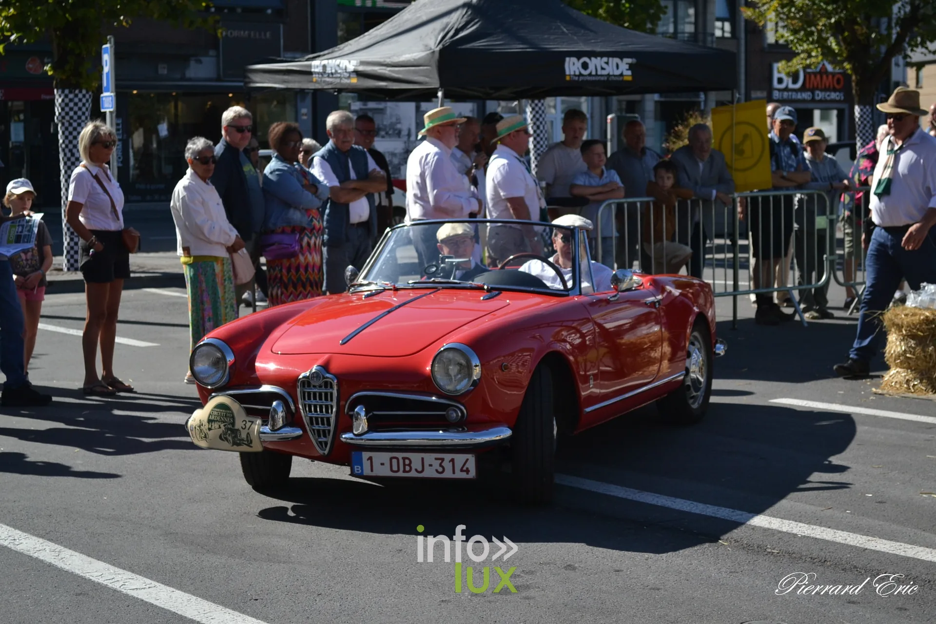 Voiture ancienne au depart du Circuit des Ardennes 2026, place McAuliffe a Bastogne (34)