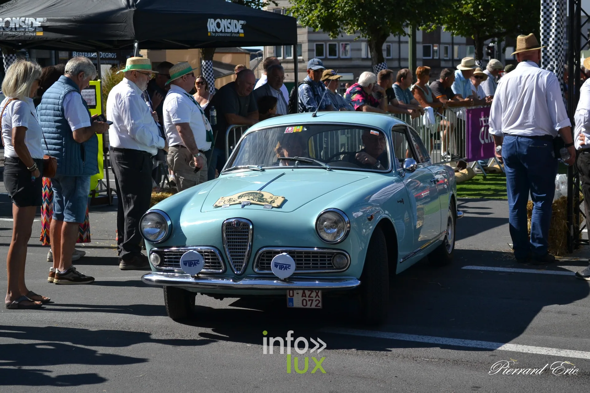 Voiture ancienne au depart du Circuit des Ardennes 2026, place McAuliffe a Bastogne (59)