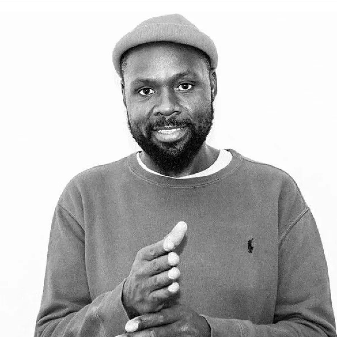 Portrait en noir et blanc de Pitcho Womba Konga, createur du festival Congolisation