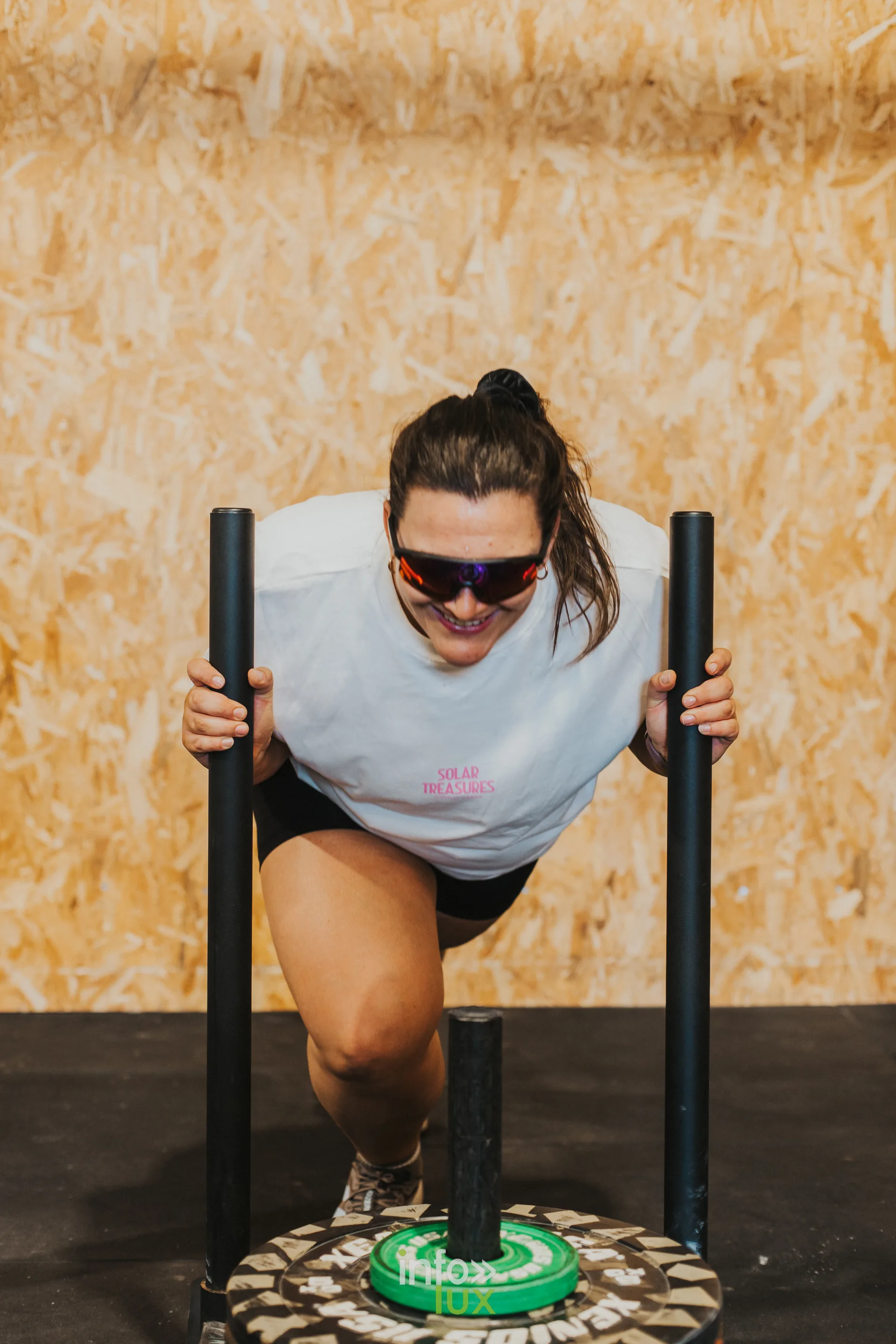 Le CrossFit combine plusieurs disciplines, dont la gymnastique, l’haltérophilie, la force athlétique et les sp