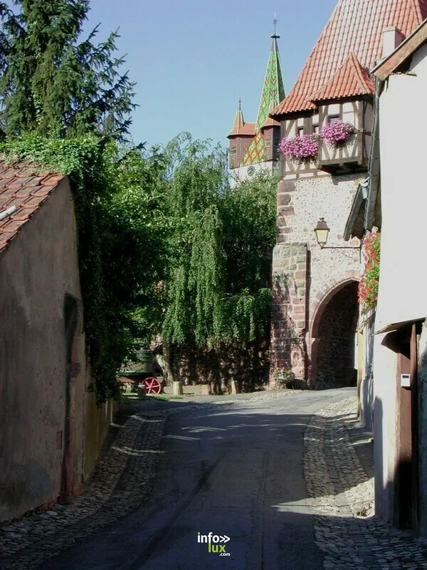 Châtenois > Patrimoine > Découverte du quartier du château avec le veilleur de nuit