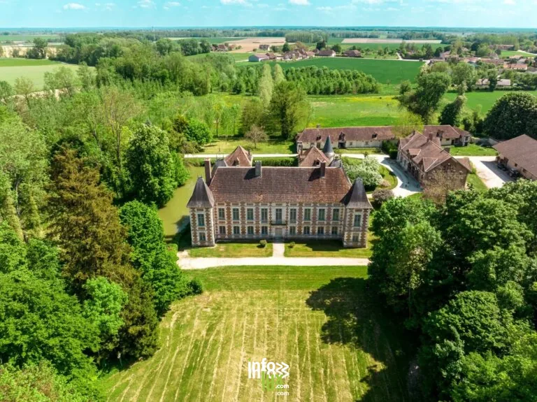 Villemereuil > Patrimoine > Découvrez les extérieurs d’un château aubois du XVIIe siècle