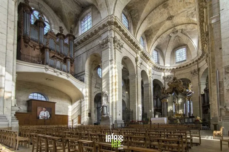 Vitry-le-François > Patrimoine > Découvrez une collégiale