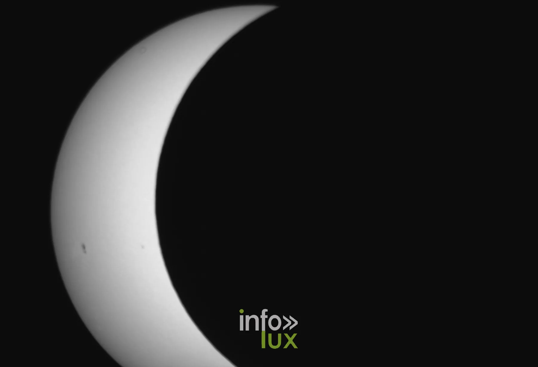 Éclipse du 12 août 2026 à mi-parcours, la moitié du Soleil masquée