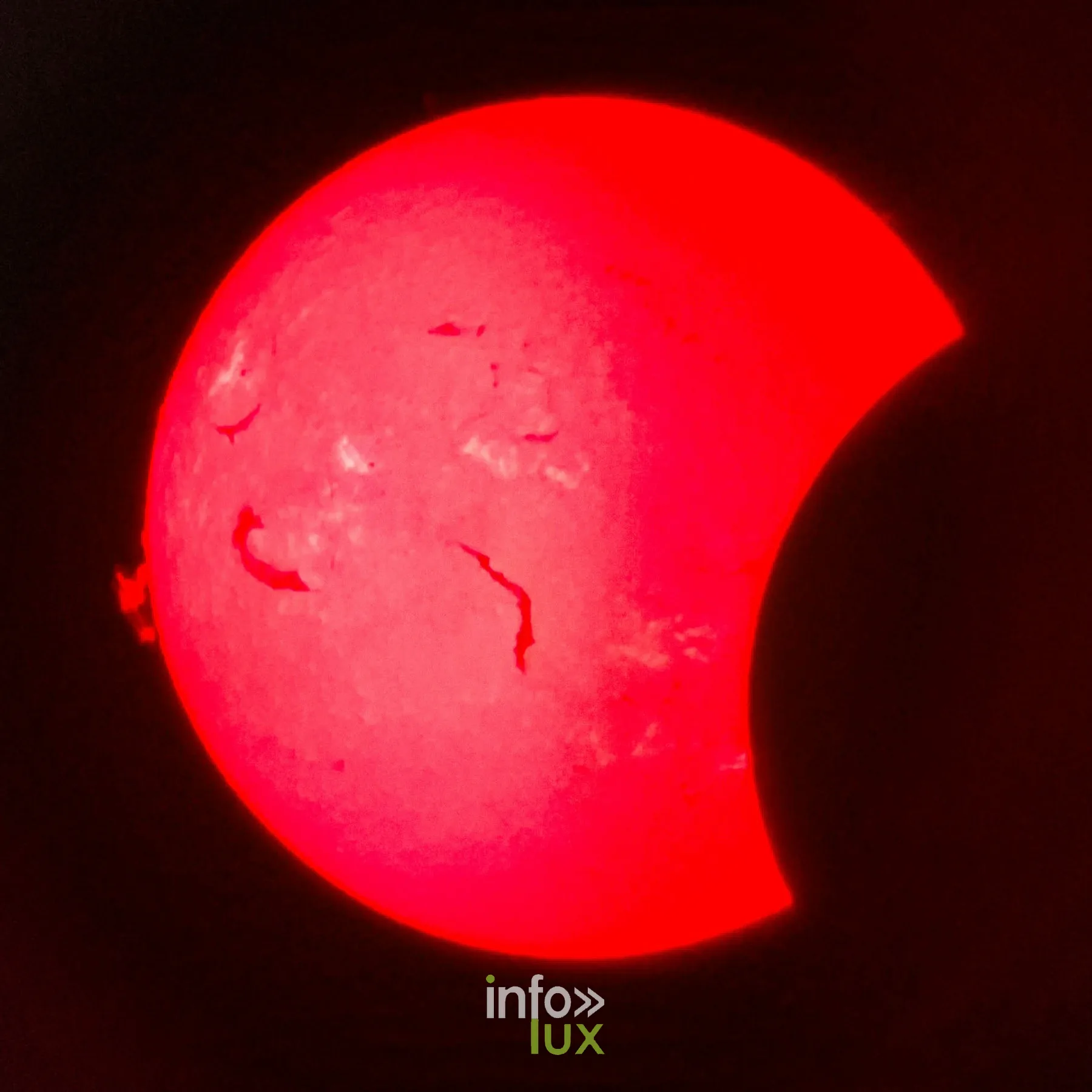 Le Soleil éclipsé en H-alpha le 12 août 2026, filaments et protubérances