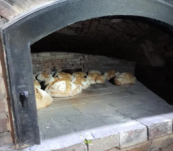 Outines > Sorties & Découvertes > Fabrication et cuisson de pain au levain dans le four à pain