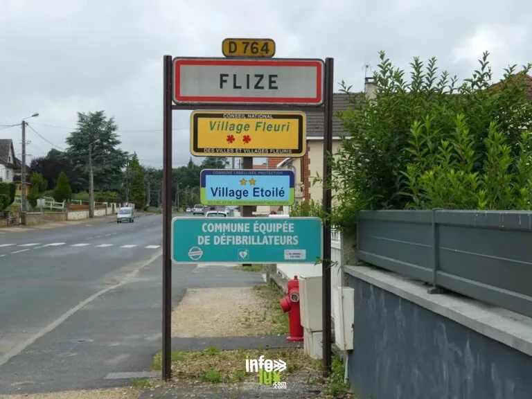 FLIZE, Village Fleuri "2 Fleurs" à Flize