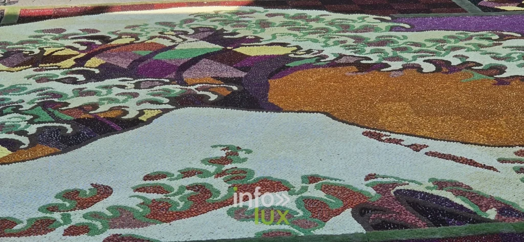 Détail de l’écume verte et blanche de la vague florale de Bruxelles