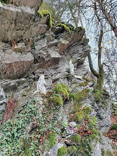 La Grotte des Moines via le chemin des Fileuses à Herbeumont : randonnée de 15 km