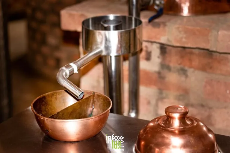 Illustration de distillerie