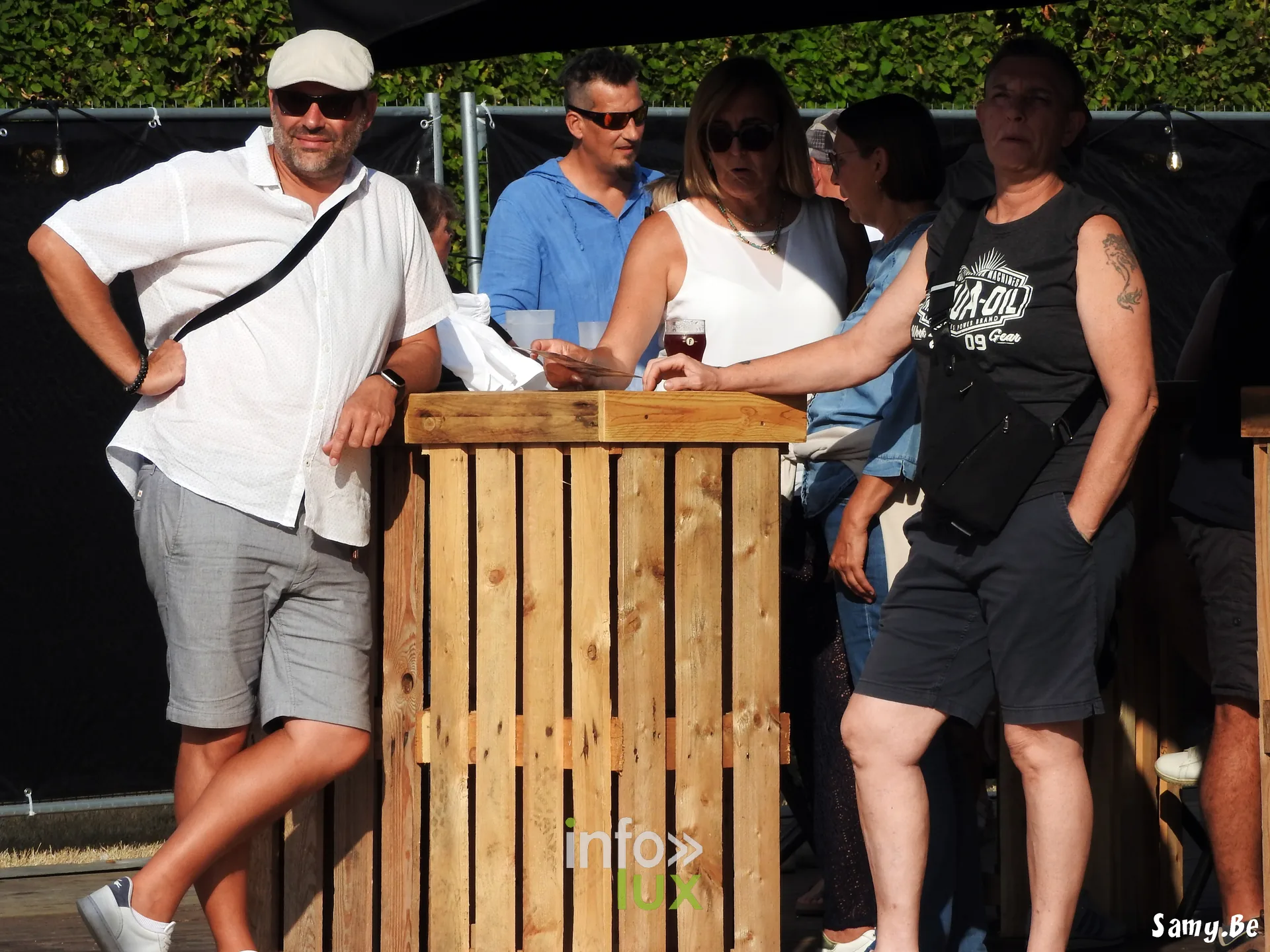 Le Pré Verre Festival 2026 à Quévy-le-Grand — l’après-midi du dimanche au pré verre : bar, food trucks et retour des marcheurs