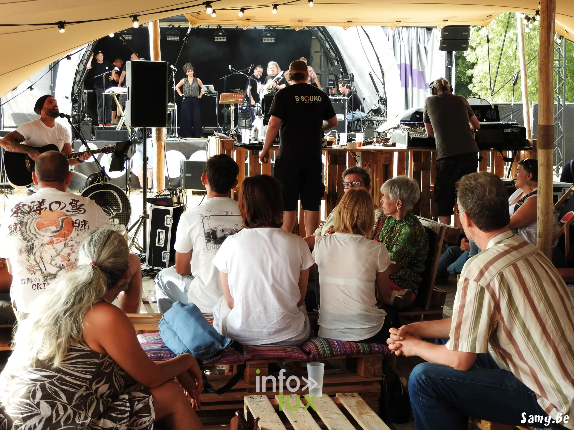 Le Pré Verre Festival 2026 à Quévy-le-Grand — l’après-midi du dimanche au pré verre : bar, food trucks et retour des marcheurs