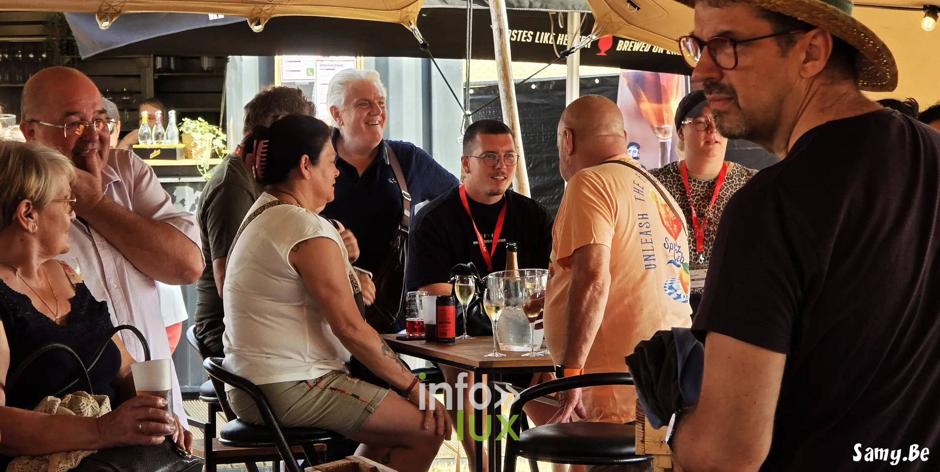 Le Pré Verre Festival 2026 à Quévy-le-Grand — l’après-midi du dimanche au pré verre : bar, food trucks et retour des marcheurs