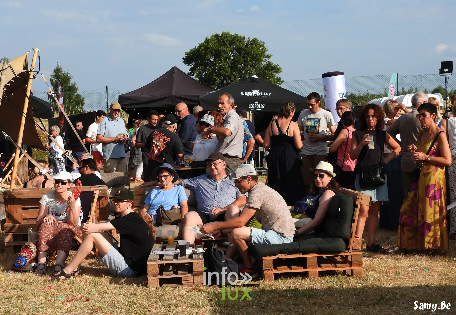 Le Pré Verre Festival 2026 à Quévy-le-Grand — l’après-midi du dimanche au pré verre : bar, food trucks et retour des marcheurs
