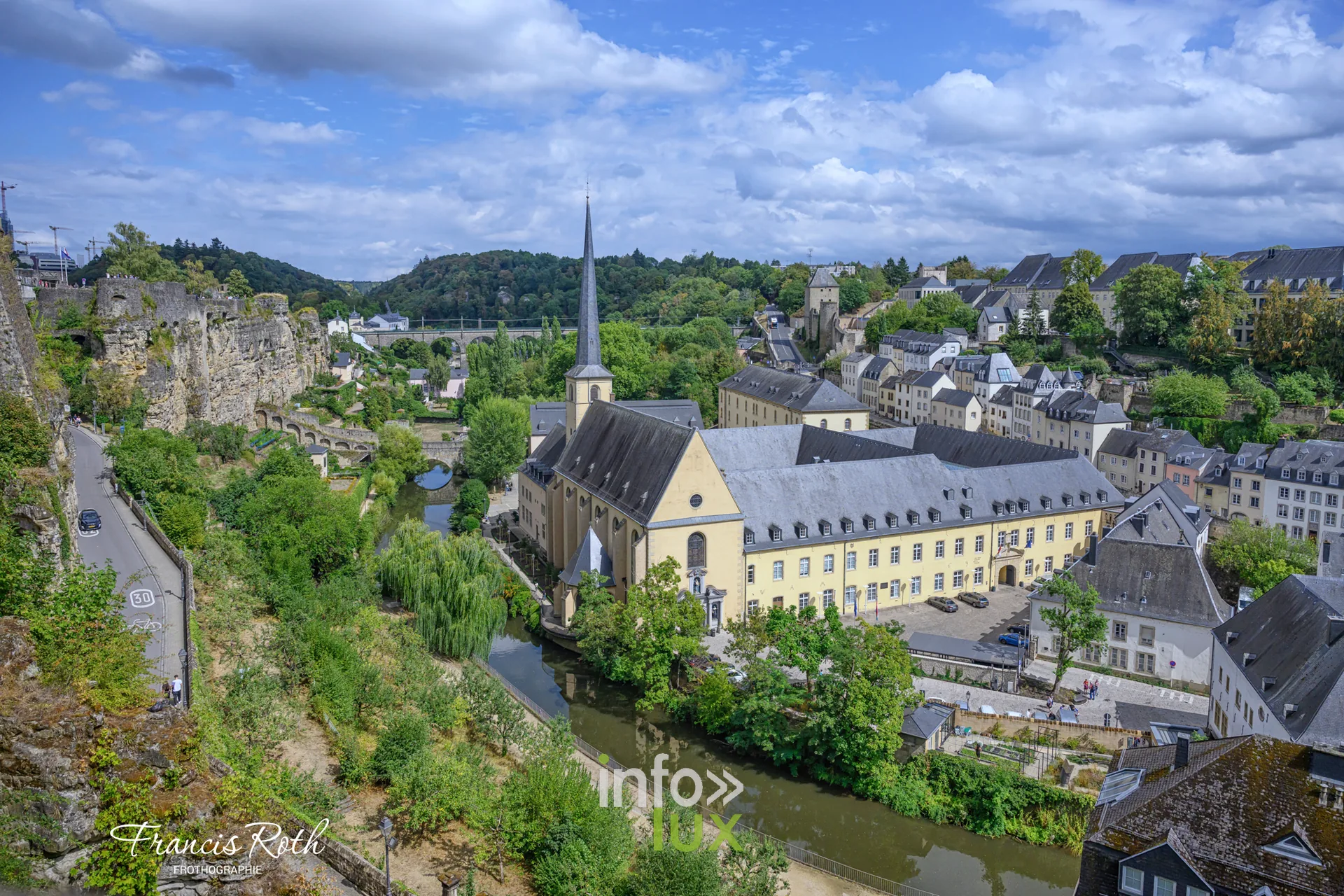 Luxembourg-Ville — Le Grund, au fond de la vallée : un autre Luxembourg.