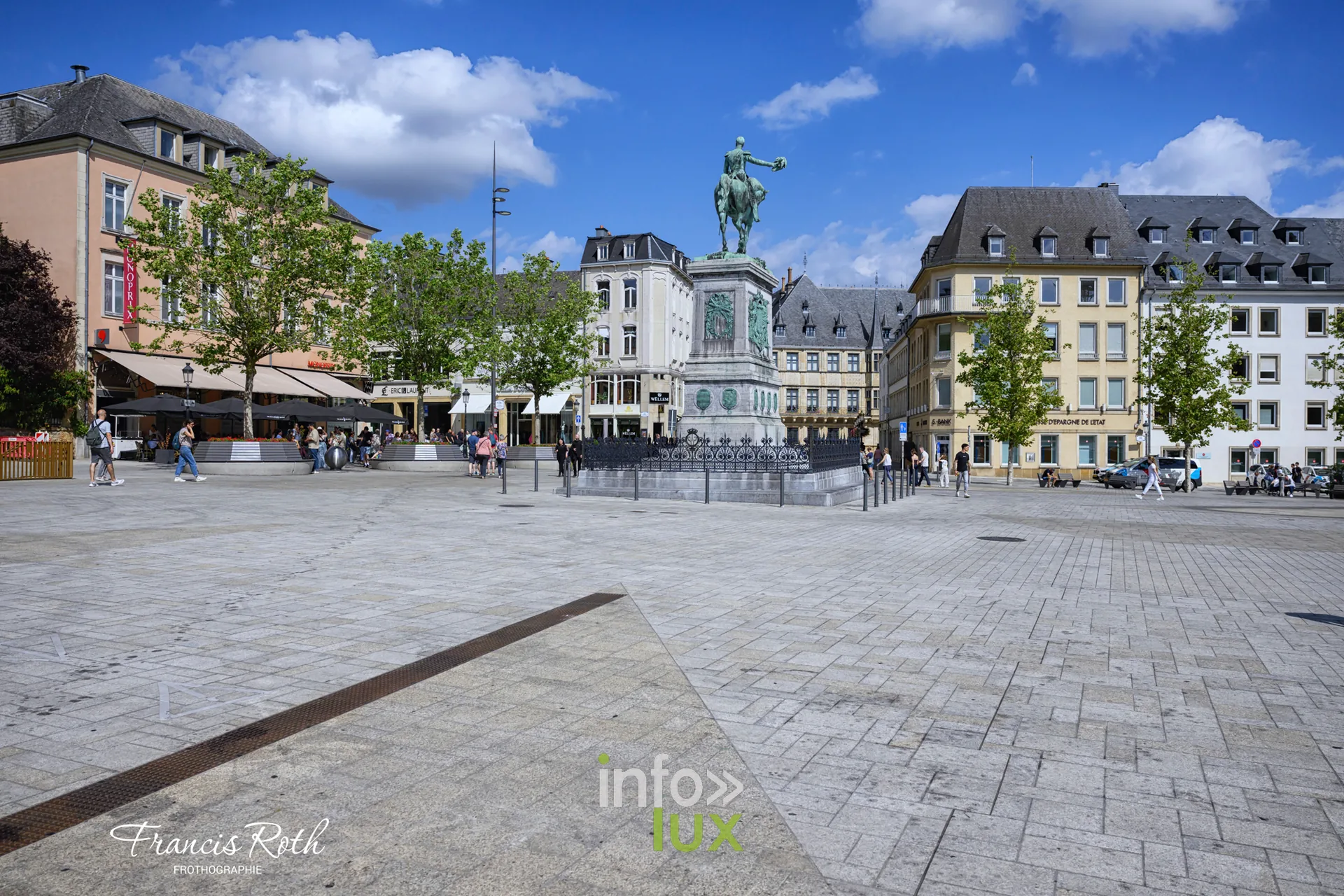 Luxembourg-Ville — La Place d’Armes, surnommée le « salon de la ville ».