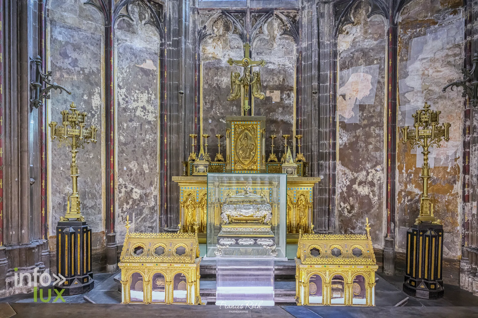 Le maître-autel baroque de la cathédrale — Malines et le Jardin d'hiver des Ursulines, en Belgique