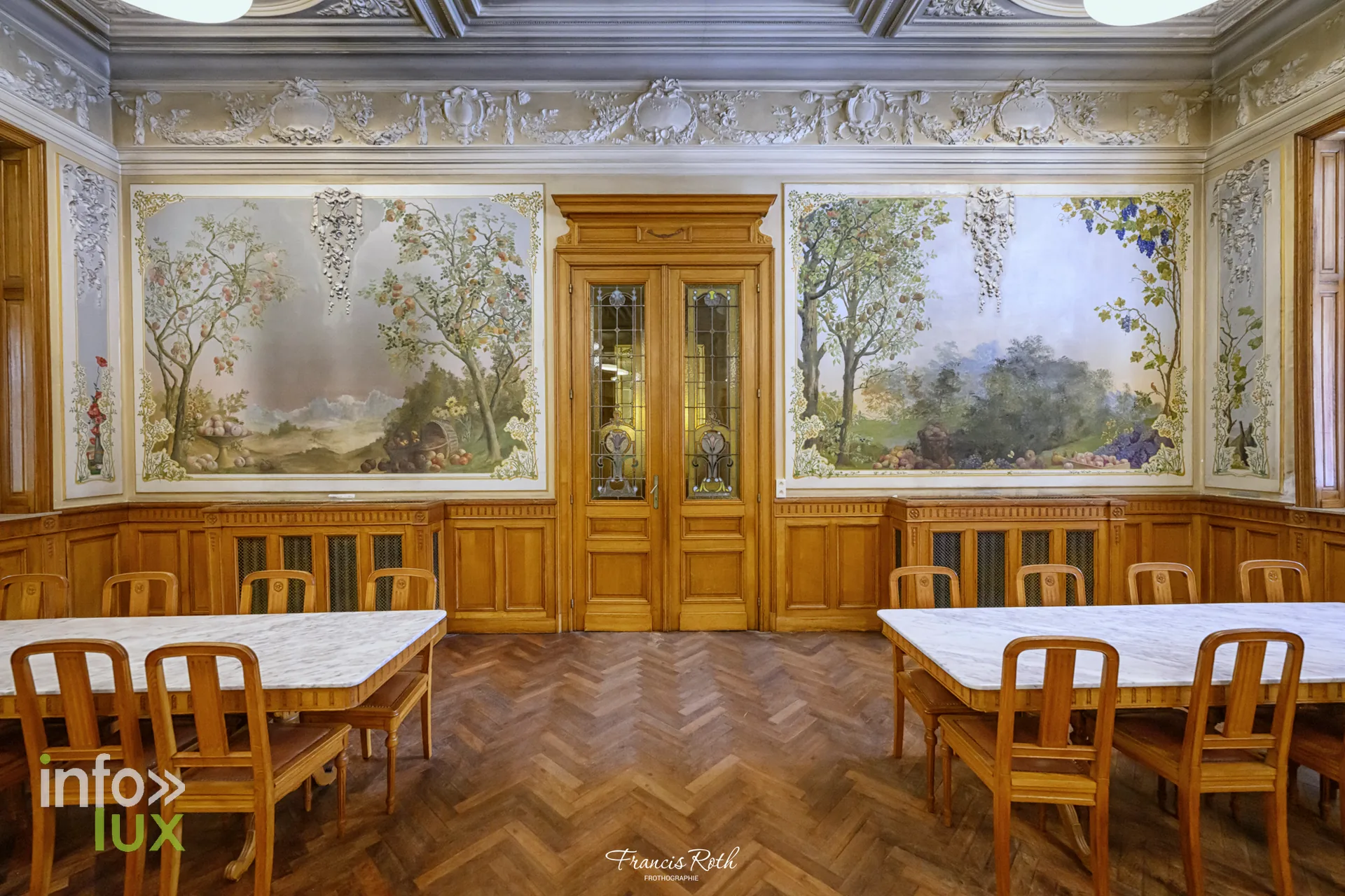 Une salle à manger décorée de paysages peints — Malines et le Jardin d'hiver des Ursulines, en Belgique