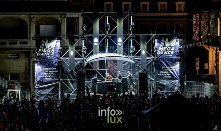 Mega Dance Tour 2026 sur l'esplanade Princesse Elisabeth a Dinant, photo 6 du reportage (22:34)
