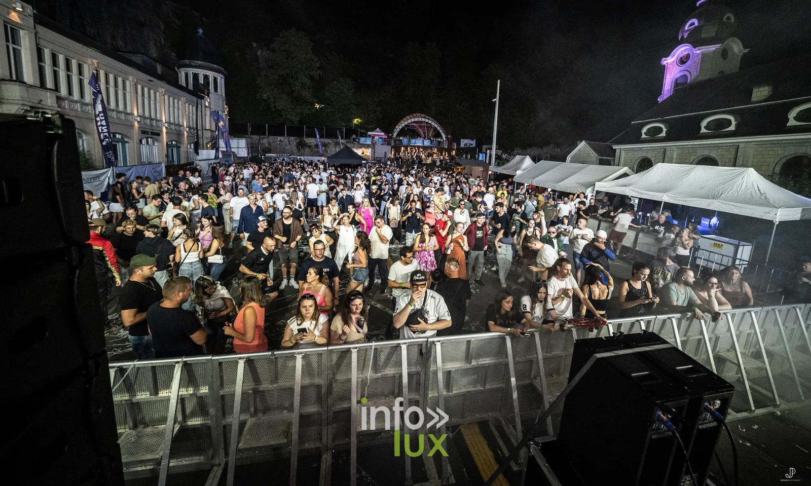 Mega Dance Tour 2026 sur l'esplanade Princesse Elisabeth a Dinant, photo 10 du reportage (22:52)