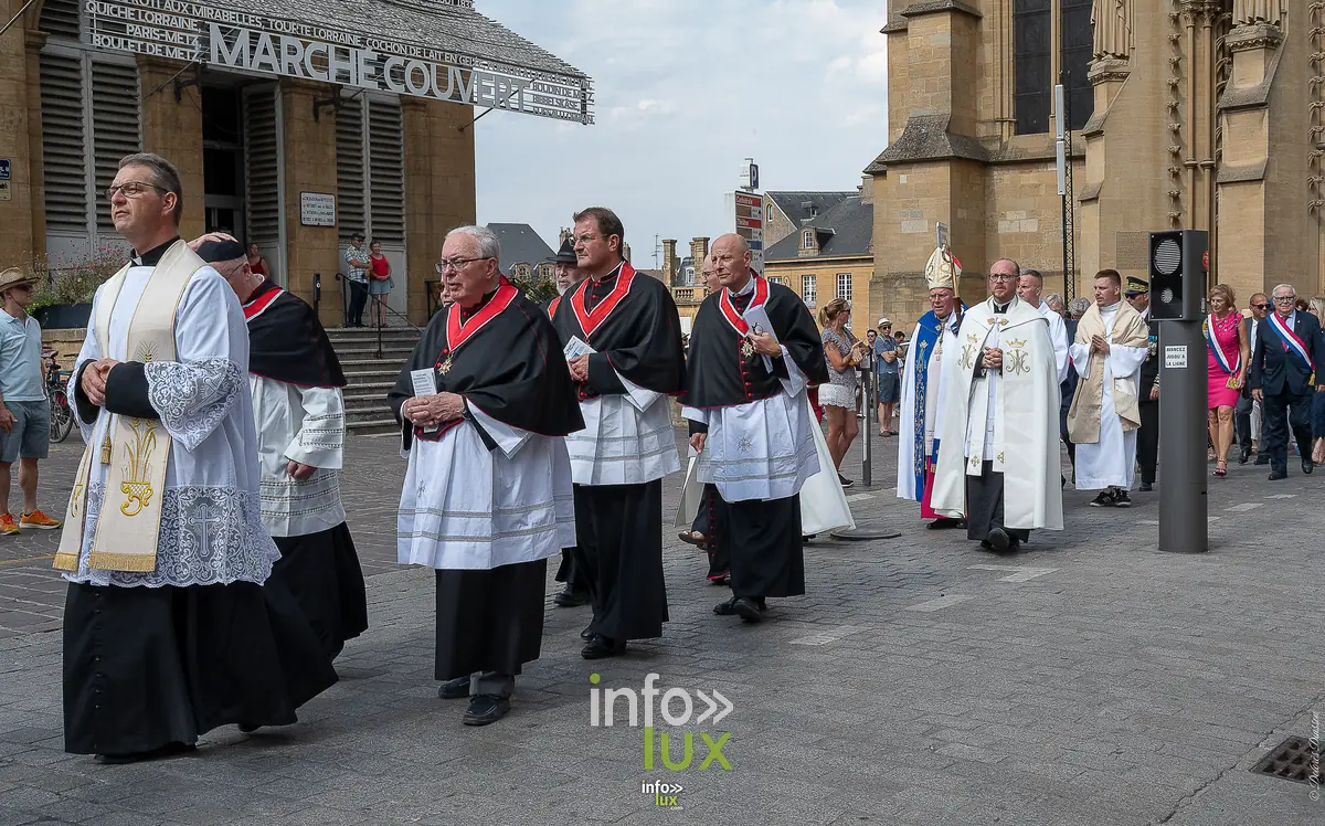Metz, 15 août 2026 — Le 15 août, la procession de l’Assomption traverse le centre-ville.