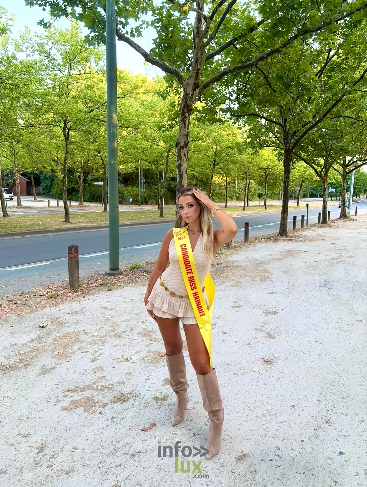 Isaline Dubois, candidate Miss Hainaut 2027, en extérieur