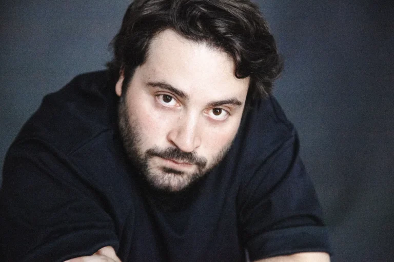 Portrait de Noe Preszow, chanteur bruxellois, pour le single Y a un monde