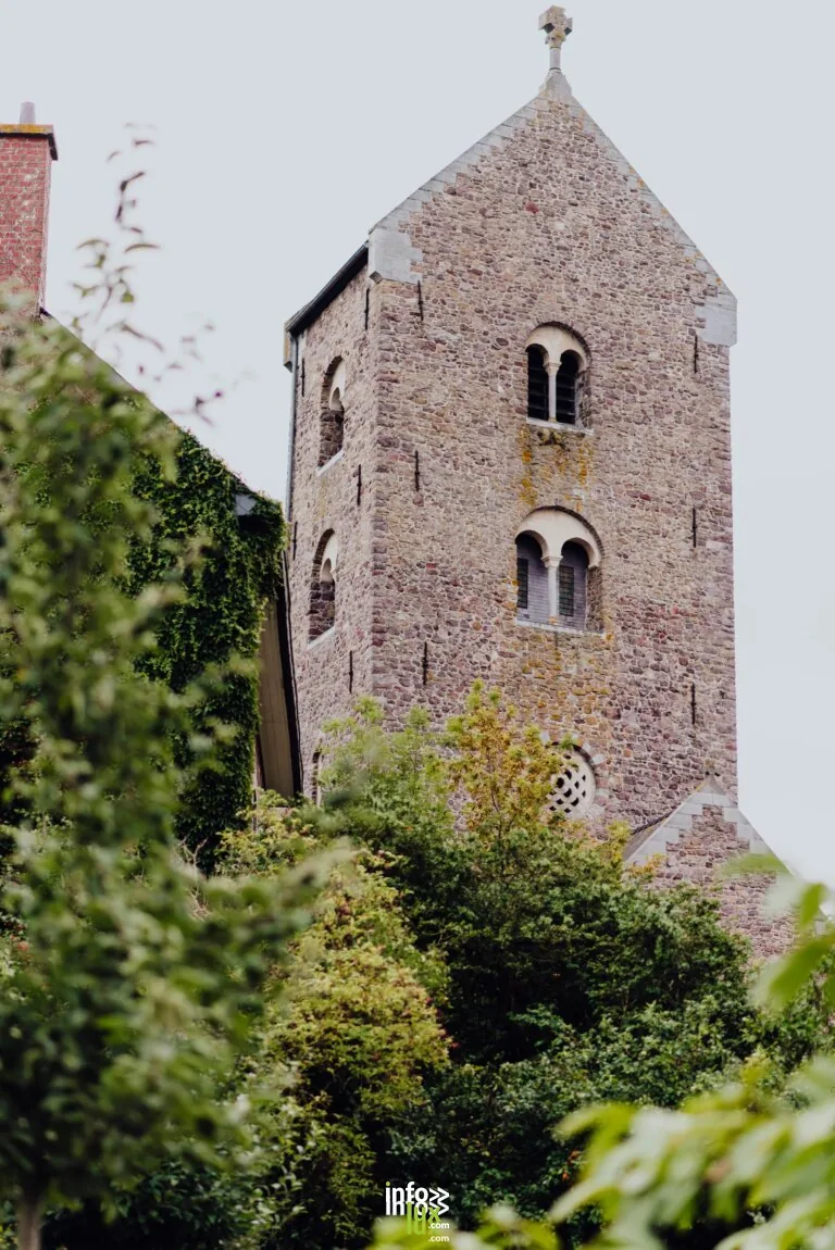 Collégiale Saint-Ursmer et jardin de Folcuin à Lobbes