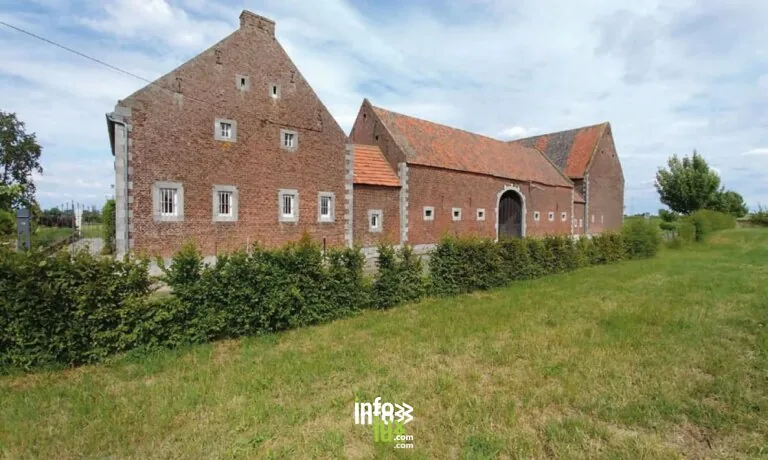 Ferme en carré à Remicourt