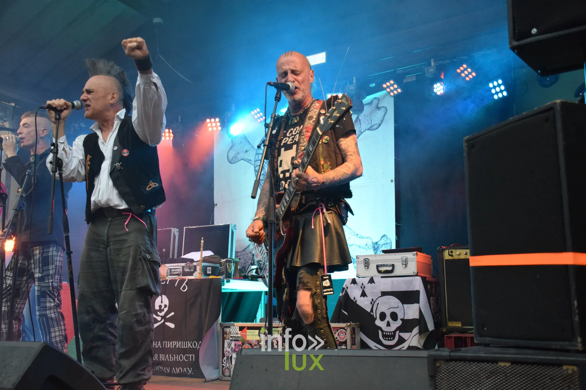 Kilts et perfectos sur la scène du Hop'n Bloc — Les Ramoneurs de Menhirs en concert au Hop'n Bloc de Saint-Étienne-lès-Remiremont, le 6 juin 2026