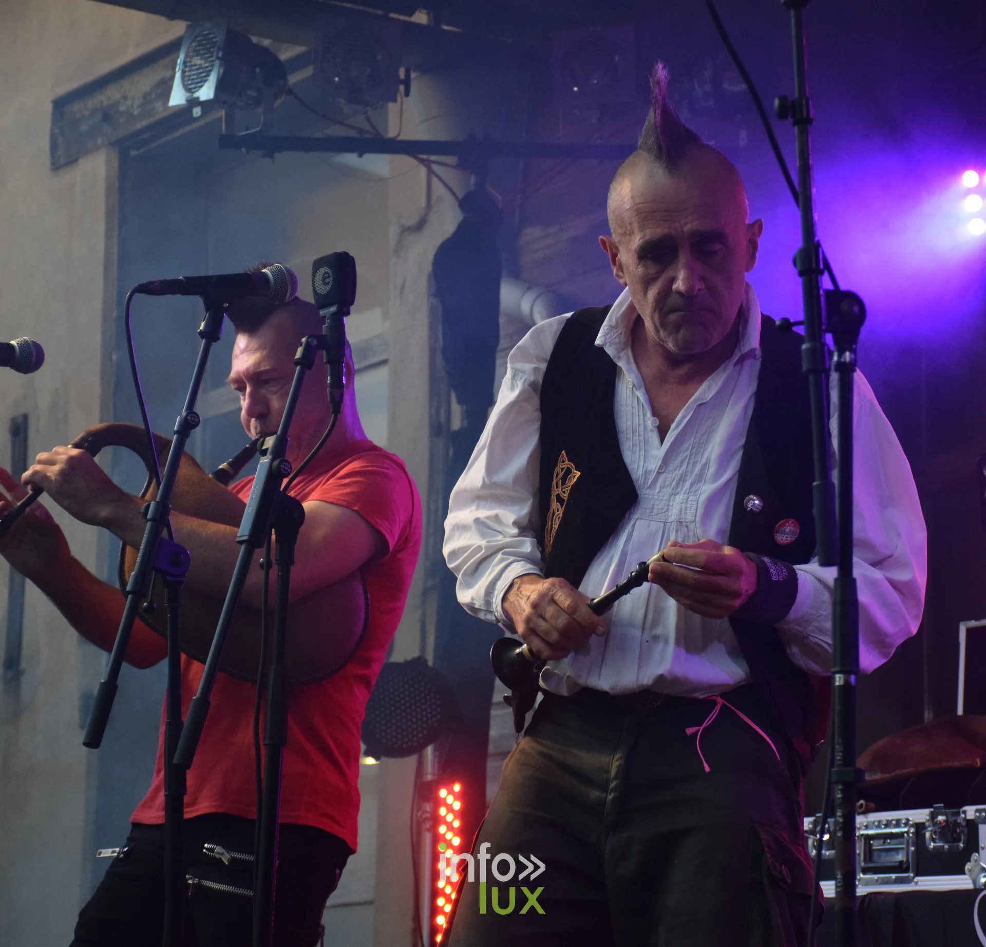Le duo bombarde et chant, marque de fabrique du groupe — Les Ramoneurs de Menhirs en concert au Hop'n Bloc de Saint-Étienne-lès-Remiremont, le 6 juin 2026