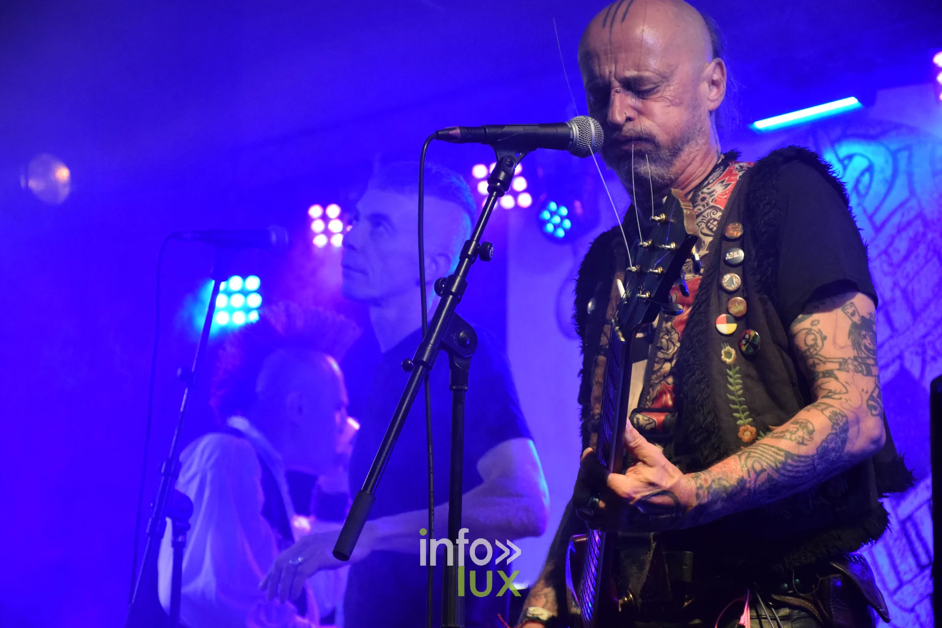 Un moment de calme entre deux titres — Les Ramoneurs de Menhirs en concert au Hop'n Bloc de Saint-Étienne-lès-Remiremont, le 6 juin 2026