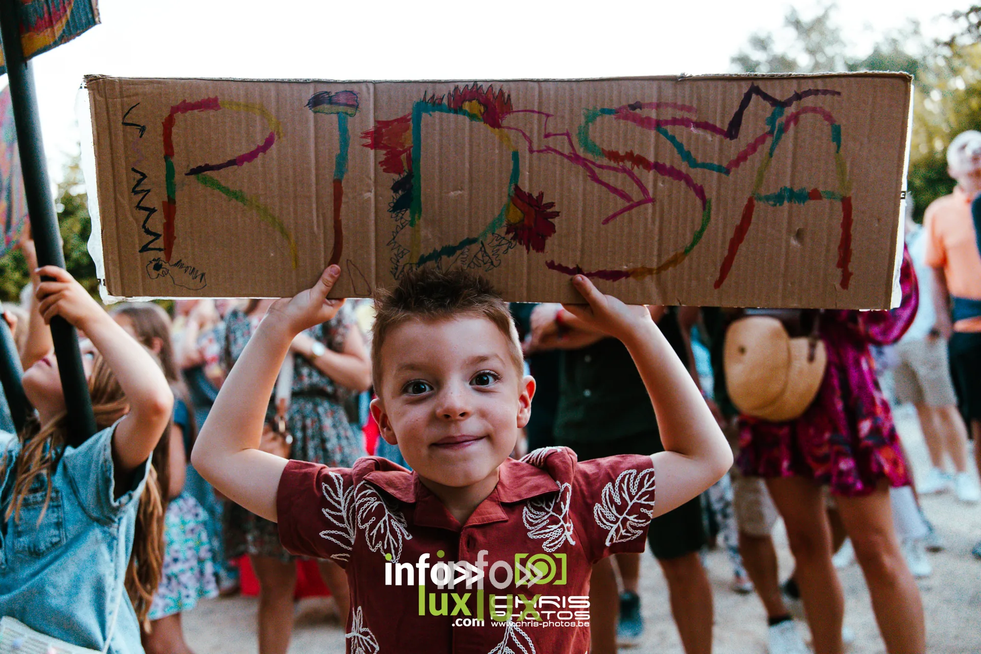 Ambiance et public du Red Festival 2026 a Avin (Hannut), samedi 8 août 2026