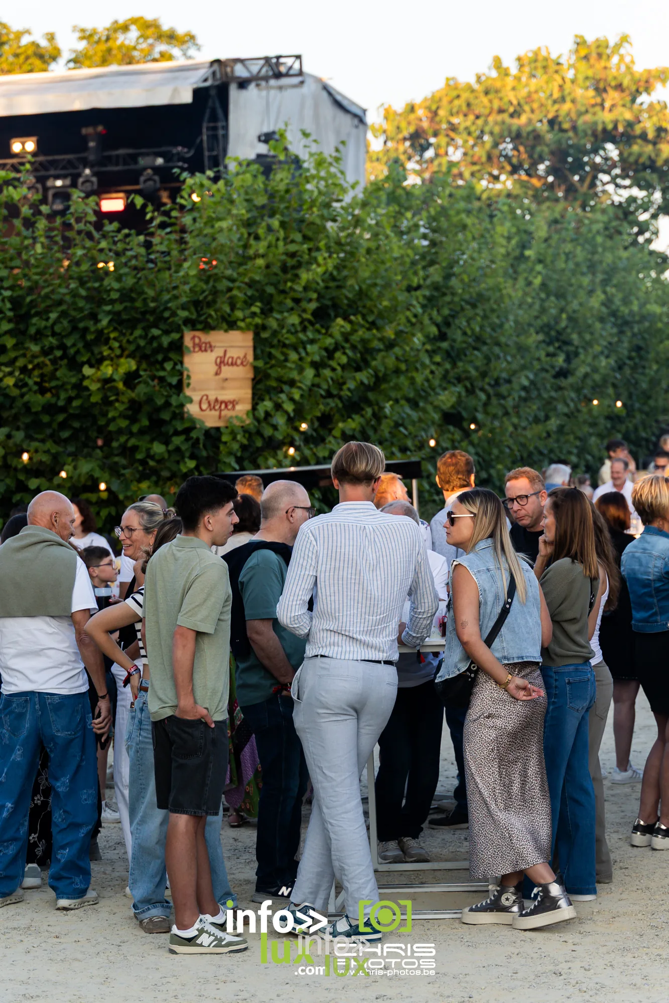 Ambiance et public du Red Festival 2026 a Avin (Hannut), vendredi 7 août 2026