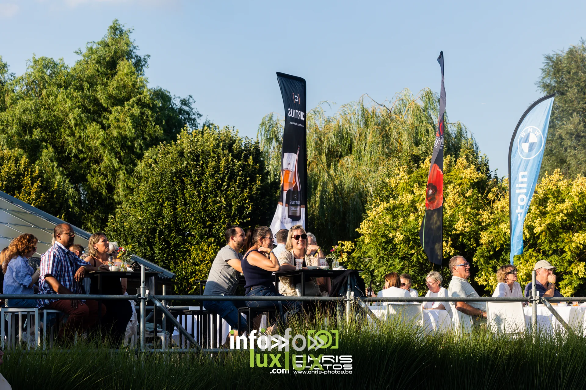 Ambiance et public du Red Festival 2026 a Avin (Hannut), vendredi 7 août 2026