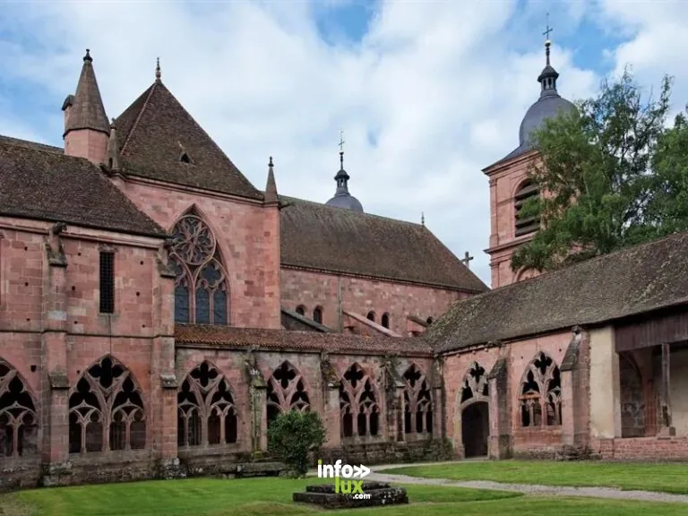 Le cloître de la cathédrale à Saint-Dié-des-Vosges