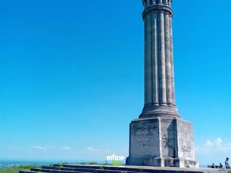 Monument barres à Vaudémont
