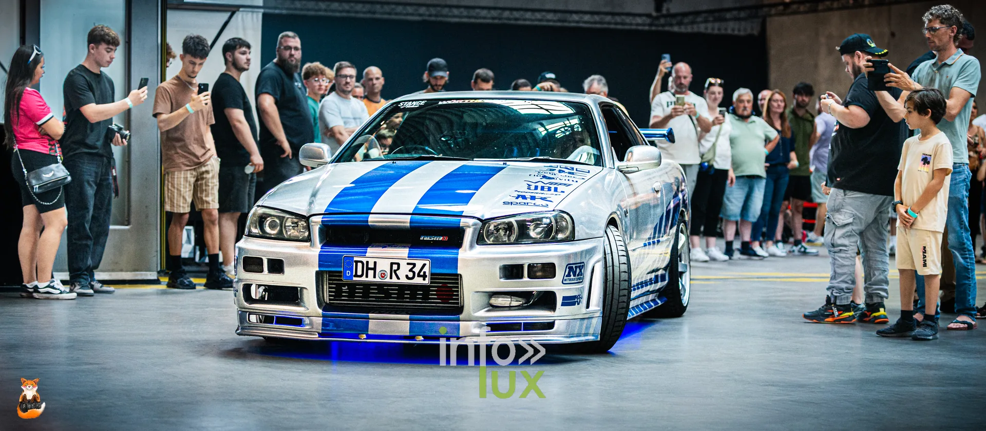 Replique de la Nissan Skyline R34 de Fast and Furious devant le public du RMP Event de Mons