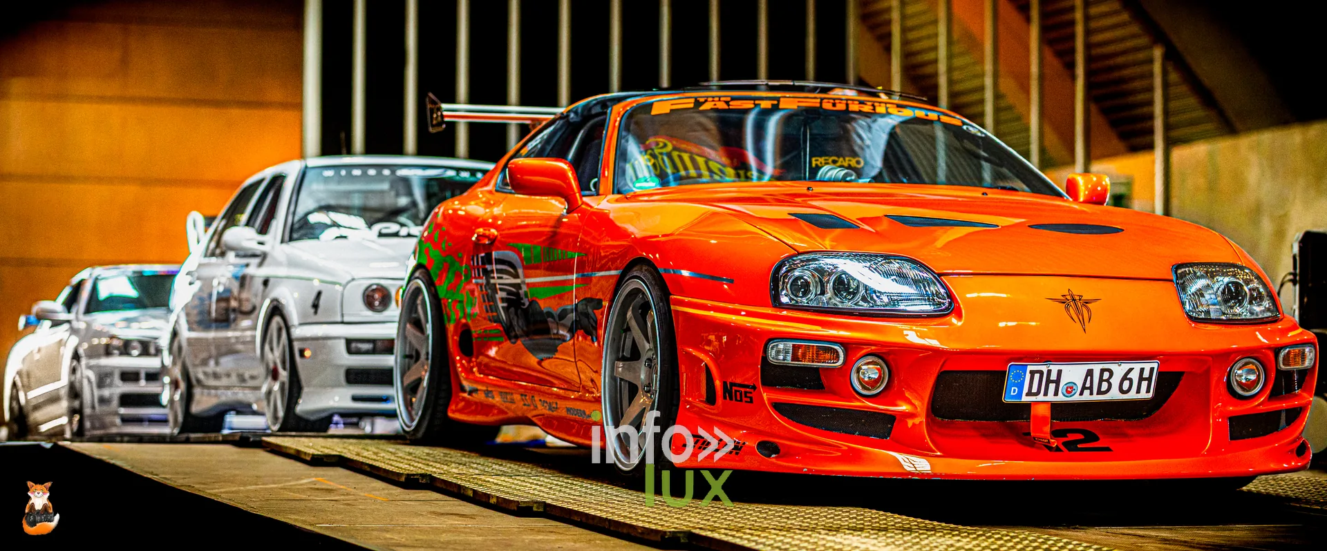 Toyota Supra MK4 orange alignee avec des Nissan Skyline au RMP Event de Mons
