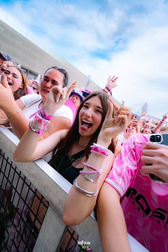 Festivalières dans le public du Rose Festival 2026 à Toulouse