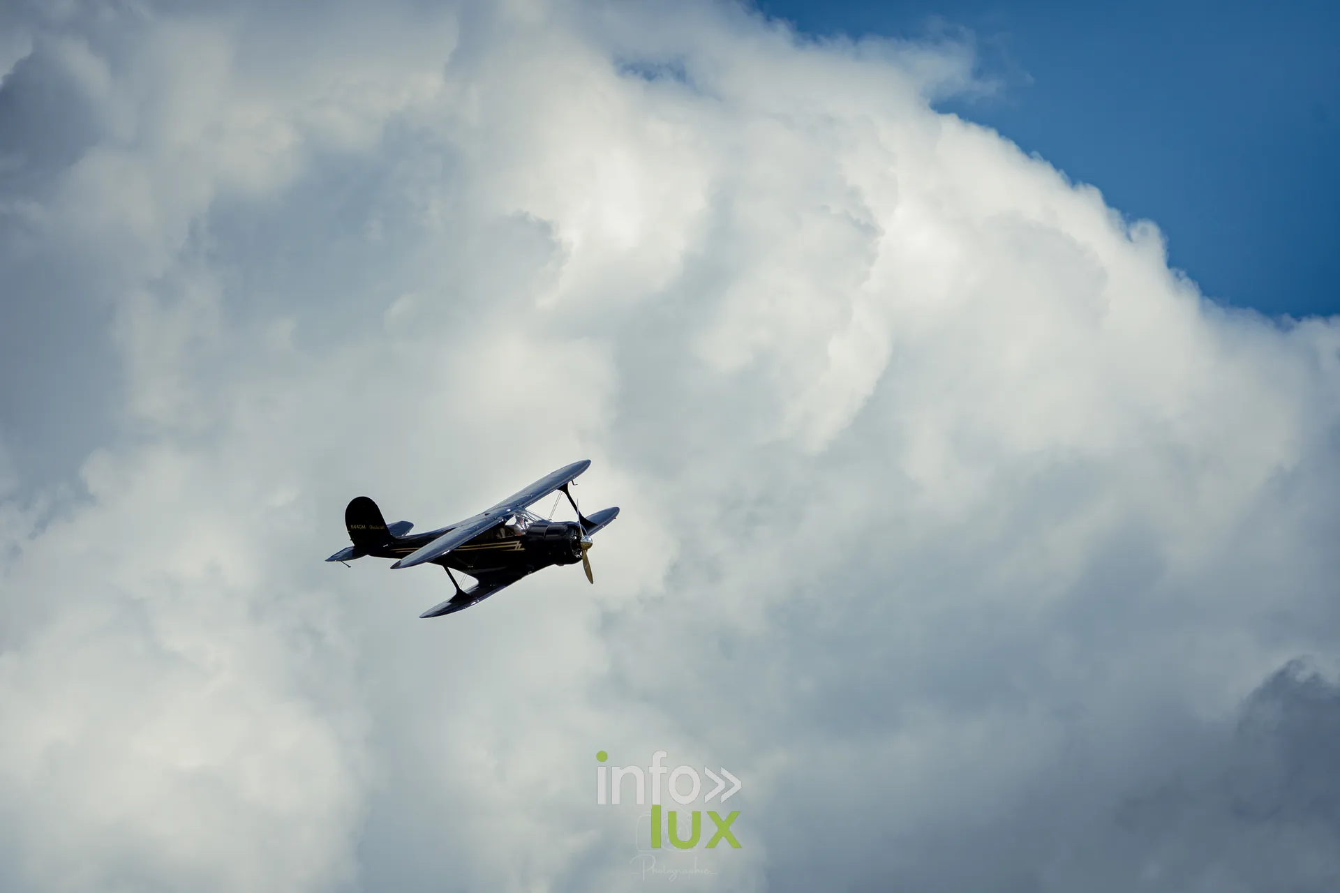 Saint-Hub'Airshow 2026 — Les appareils de voltige enchaînent figures et passages à basse altitude
