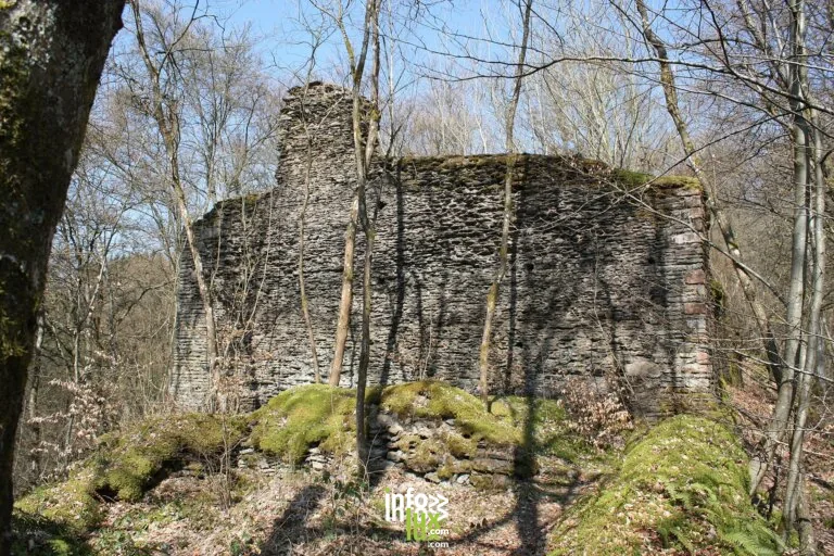 Schuerelsser Schlass à Rambrouch : le château médiéval de l’ouest luxembourgeois