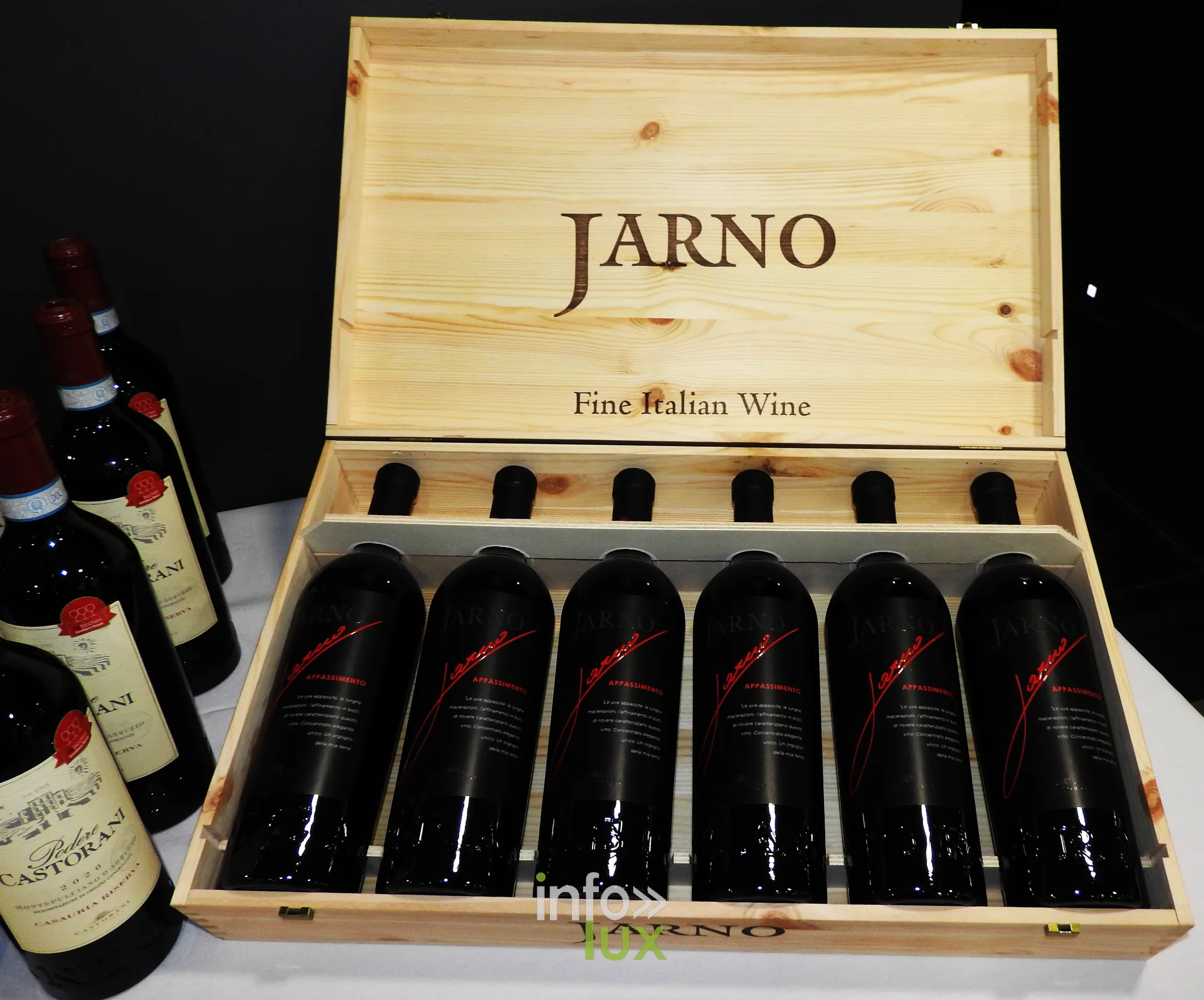La caisse « Jarno — Fine Italian Wine » et ses six bouteilles — Soirée dégustation des vins Jarno Trulli au restaurant Le Méridien, Strépy-Bracquegnies, le 23 août 2026
